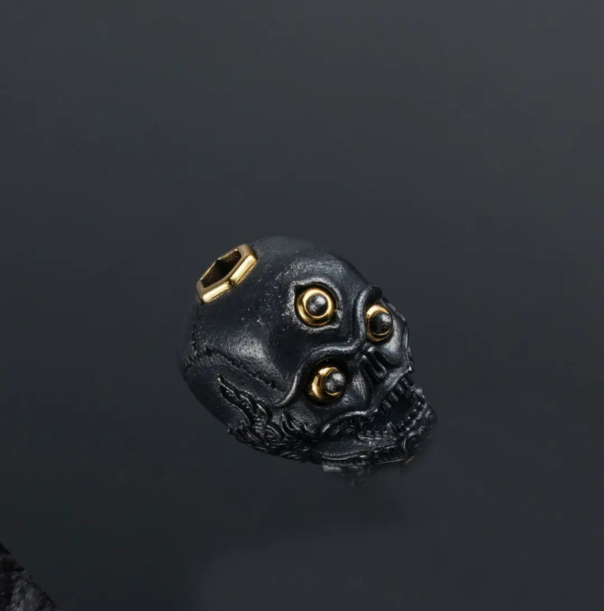 Ward off evil spirits and prevent disasters, increase happiness and longevity 925 Silver Spiked Skull Necklace Pendant