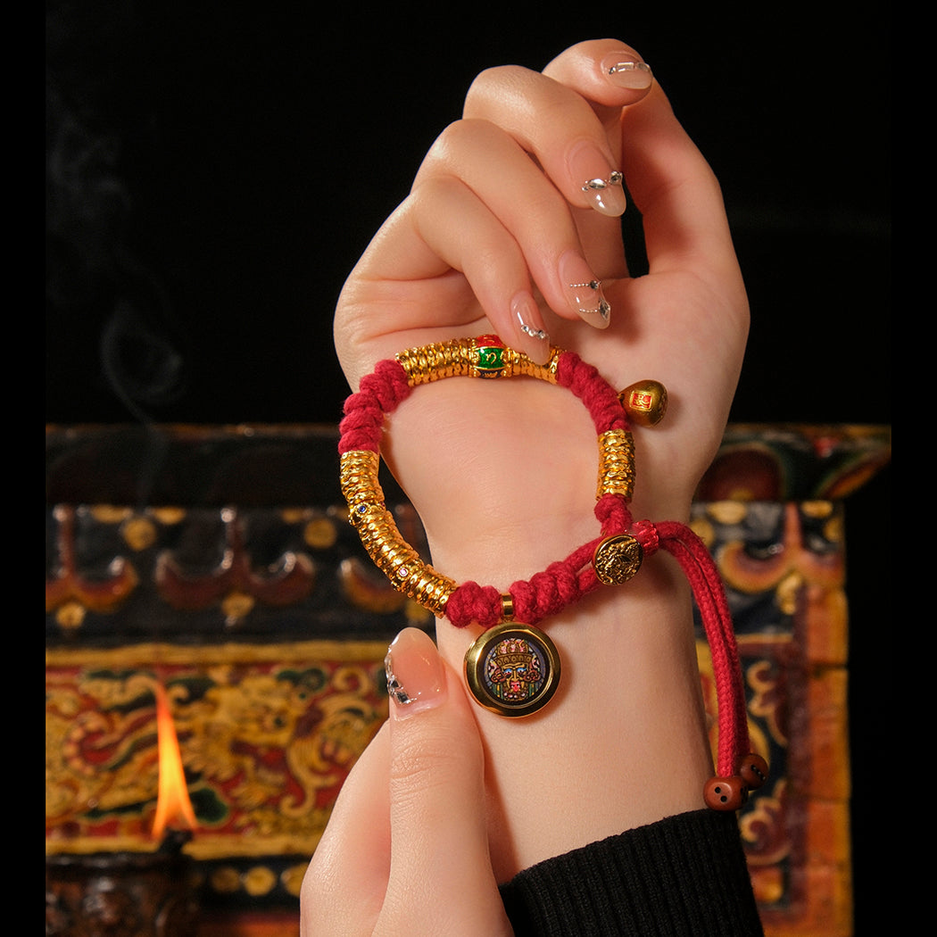 Auspiciousness, prosperity, coiled hand rope, zakiram pendant