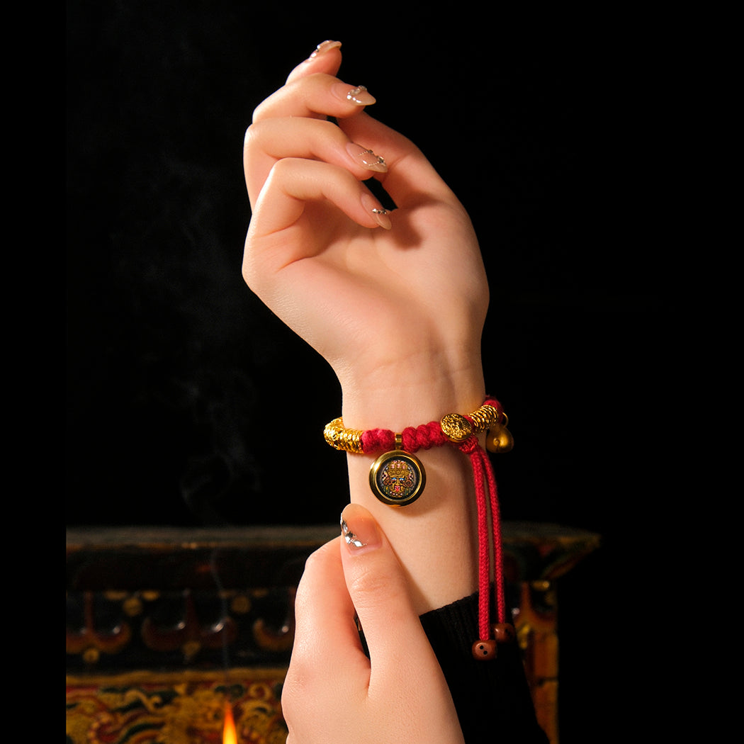 Auspiciousness, prosperity, coiled hand rope, zakiram pendant
