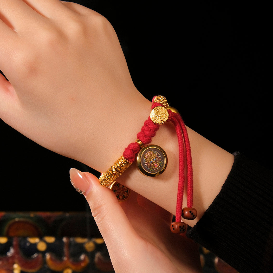 Auspiciousness, prosperity, coiled hand rope, zakiram pendant