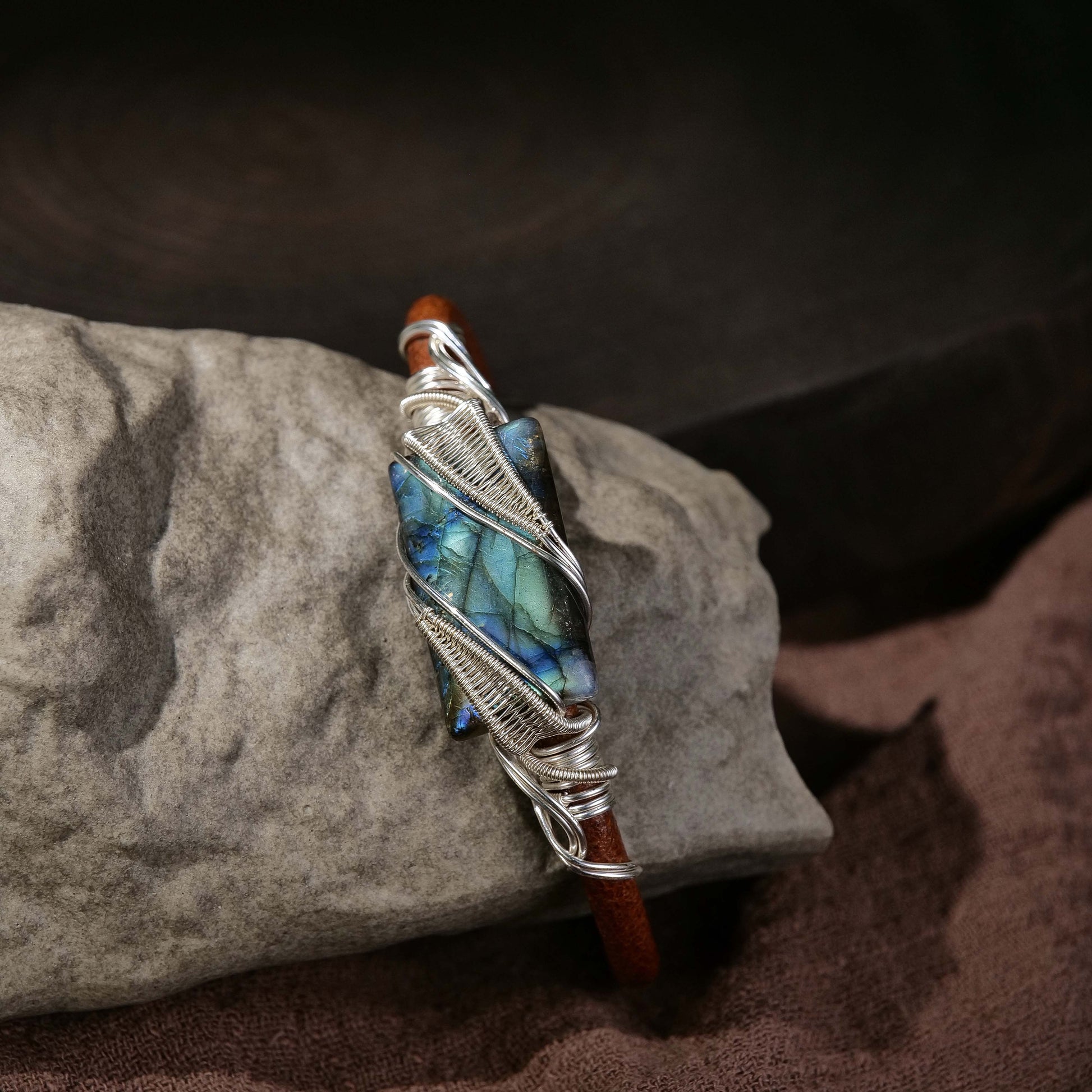 Love guardian stone, labradorite cowhide bracelet