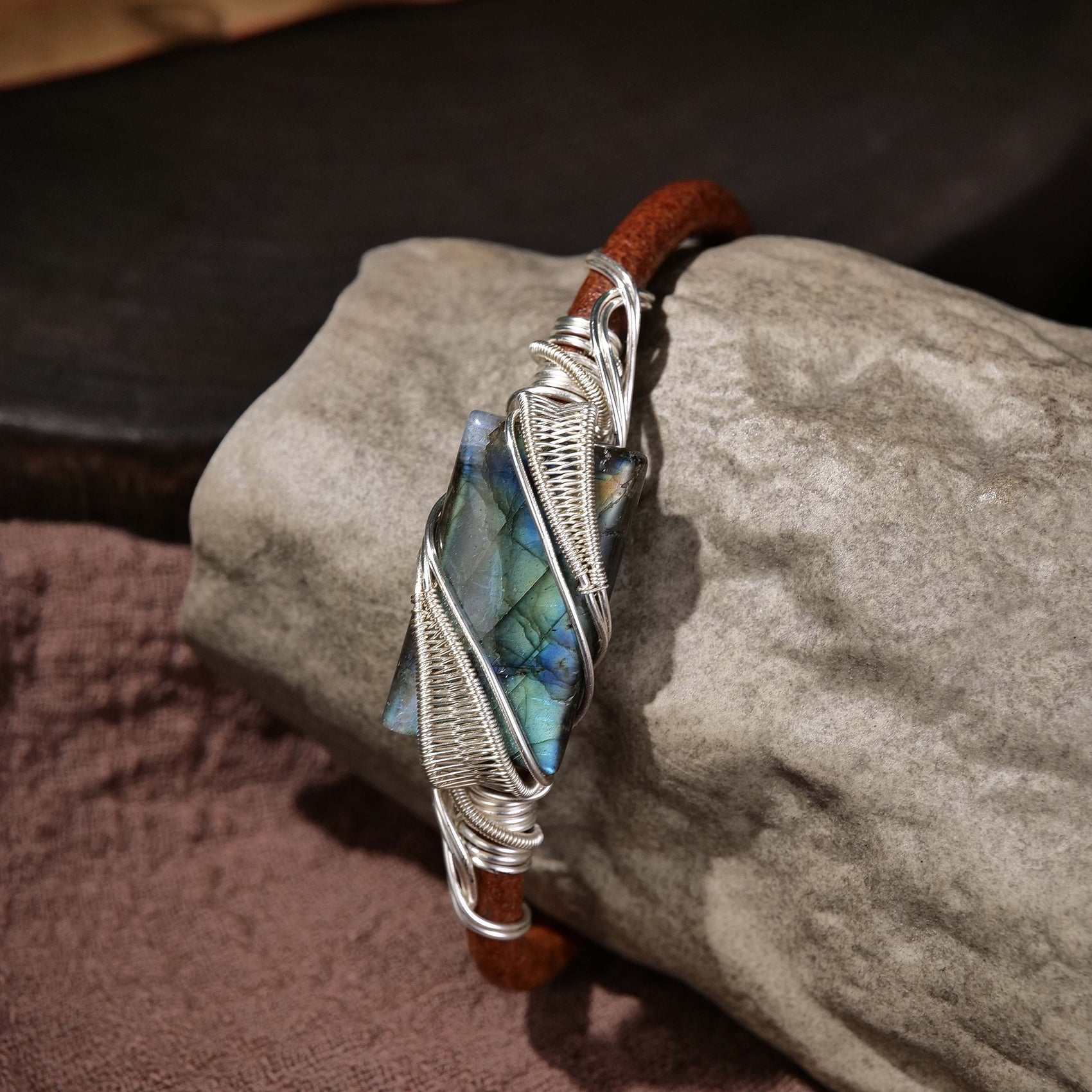 Love guardian stone, labradorite cowhide bracelet