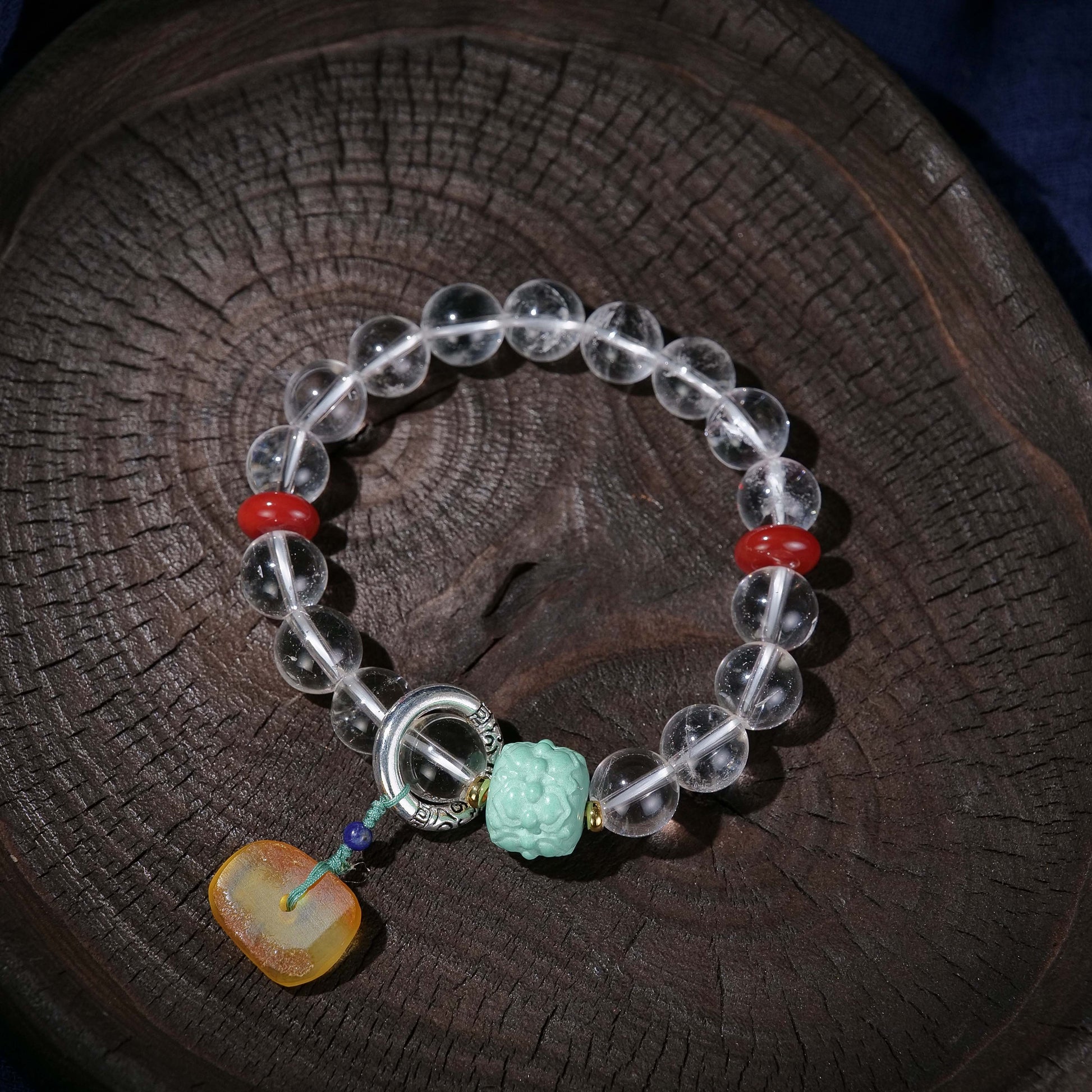Purify the magnetic field to enhance the energy to have a good love beeswax white crystal bracelet