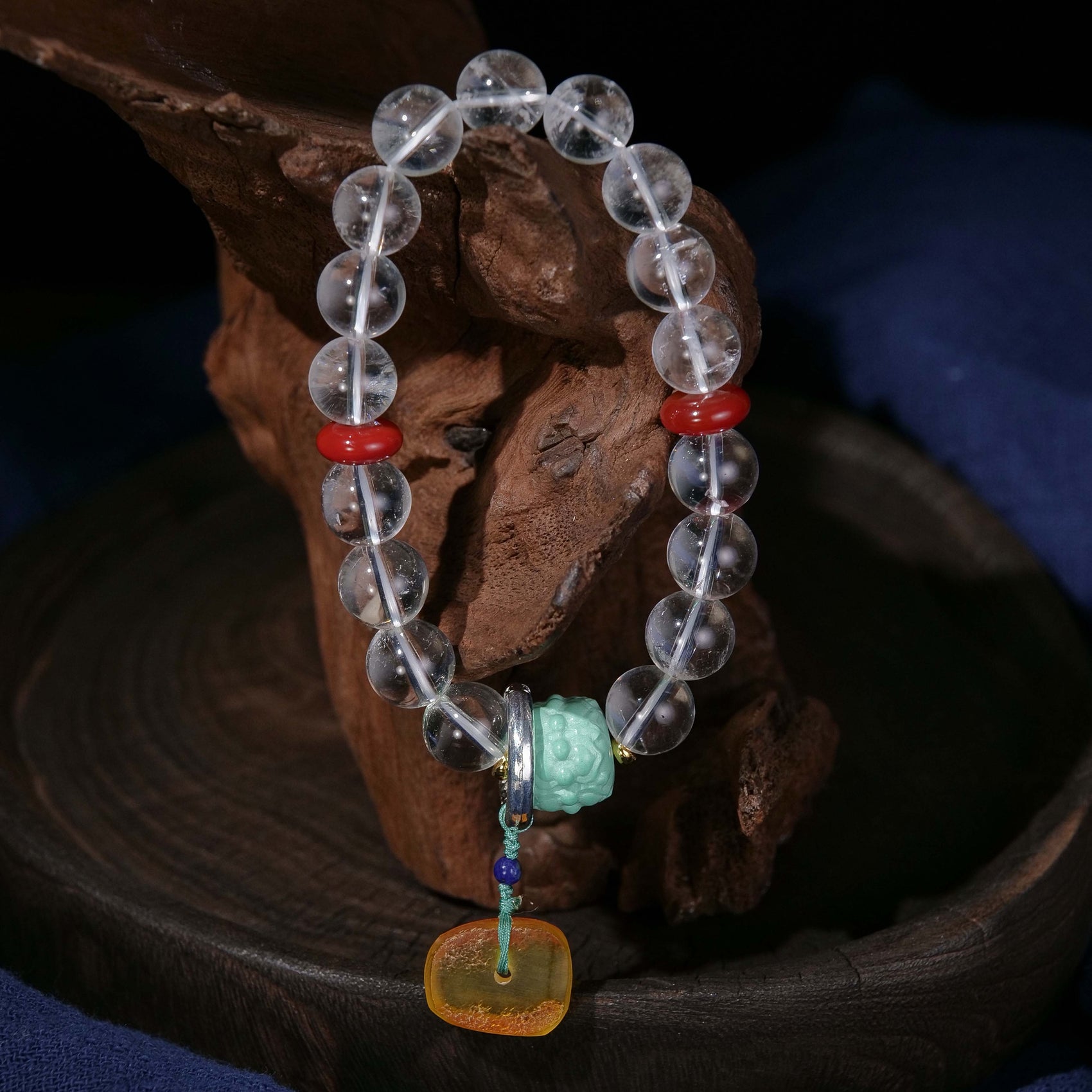 Purify the magnetic field to enhance the energy to have a good love beeswax white crystal bracelet